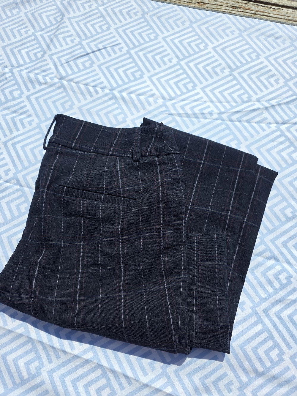 Reitmans Black Windowpane Trousers with Subtle Purple Stripe | Size 4